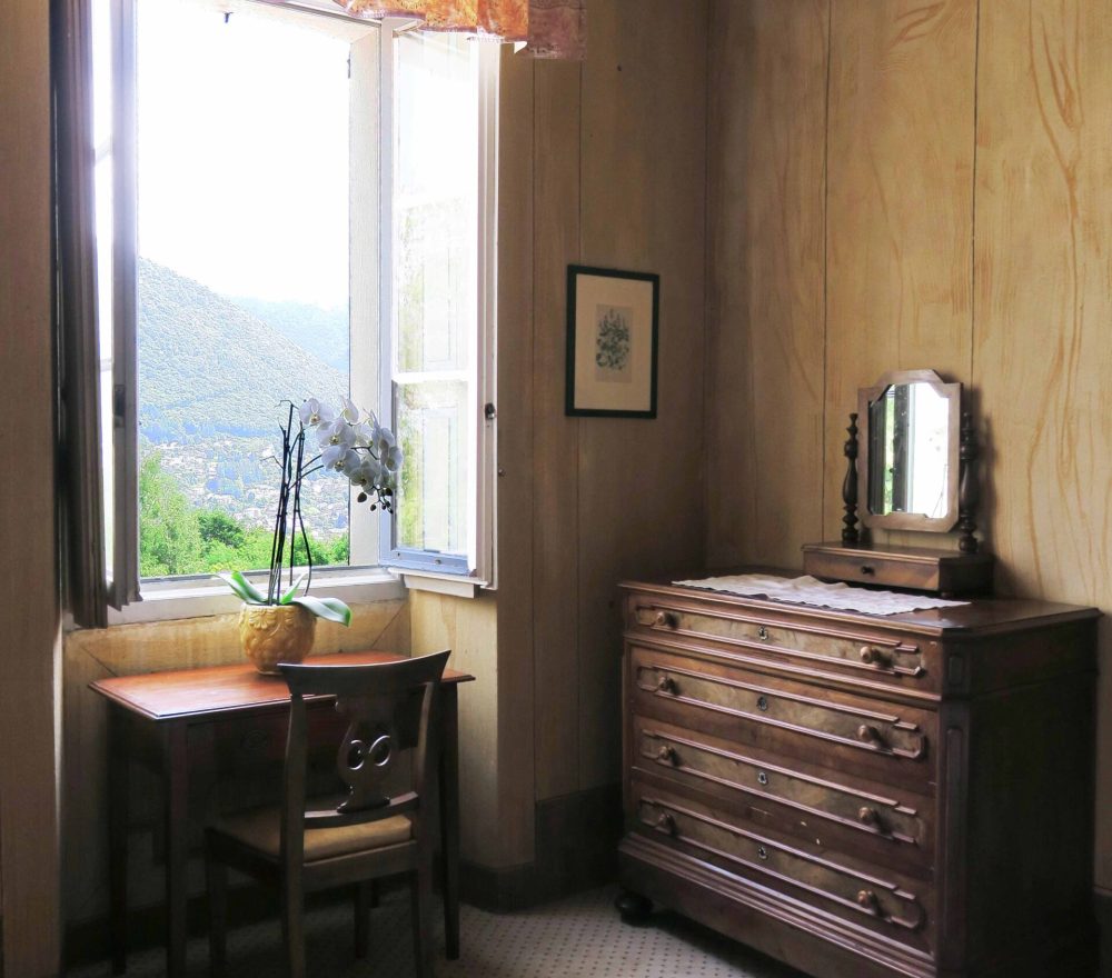 Villa-simplicitas-camera-21-superior-finestra-madia
