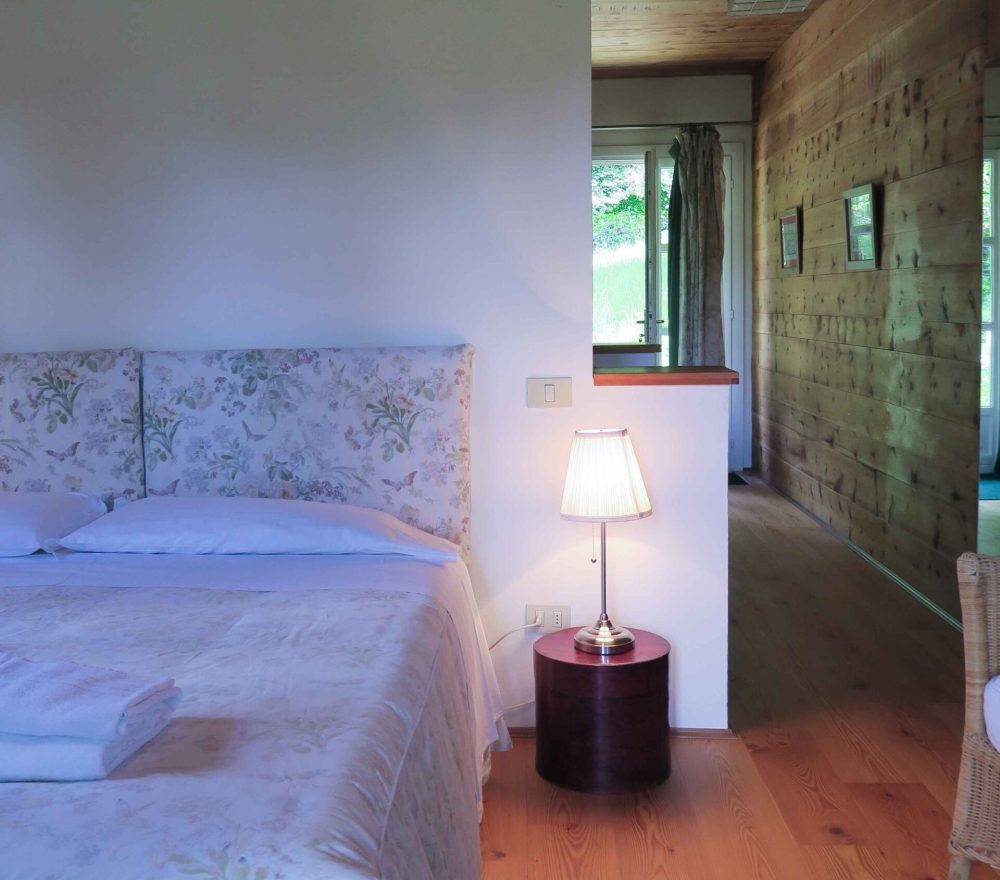 Villa-simplicitas-camera 4 - junior suite o tripla - annesso al giardino-corridoio